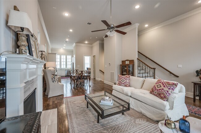 Photo - 266 E 28th St