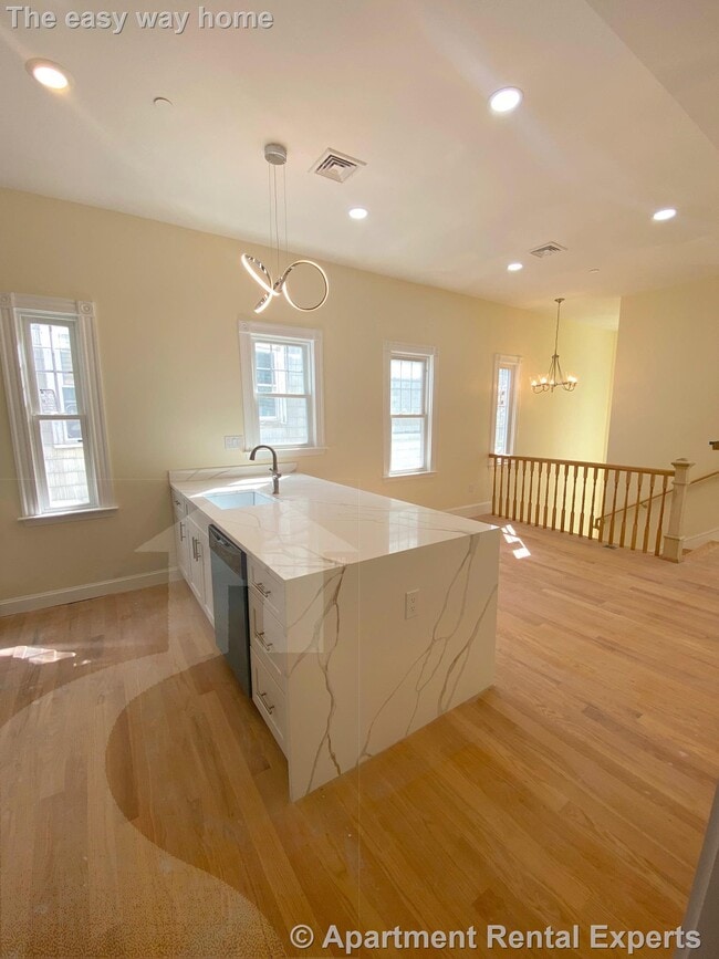 Photo - 32 Putnam Ave Unidad #3