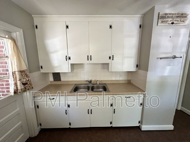 Photo - 1719 Burnham St