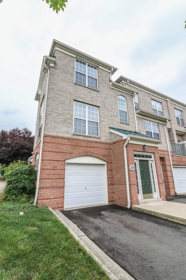 Building Photo - 12180 Abington Hall Plz Unit 206 Rental