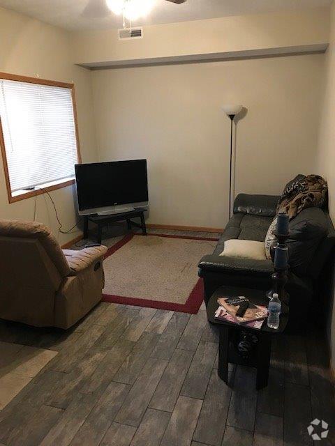 Building Photo - 101 E Rose St Unit 2 Rental
