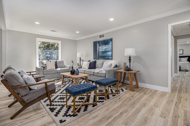 Photo - 2806 Chaucer Dr SW