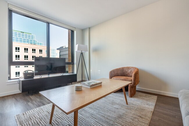 Building Photo - 3444 Fairfax Dr