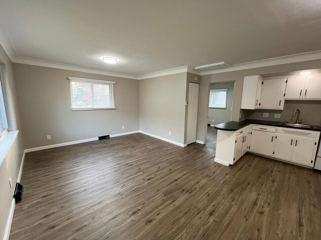 Building Photo - 3317 Bampton Ave Unit 1