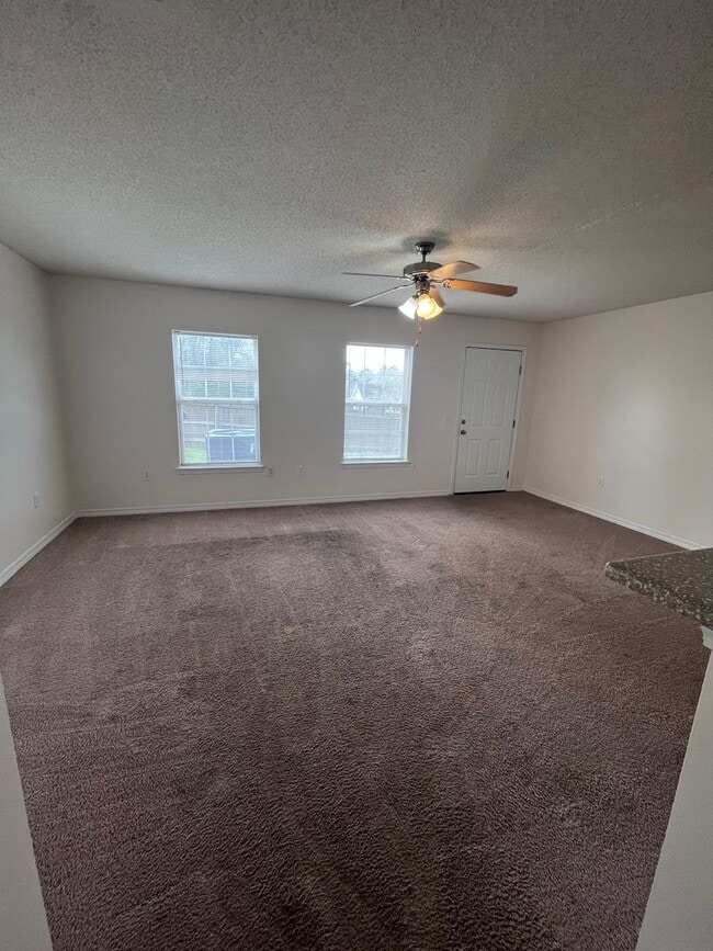 Building Photo - Crestview Townhouse