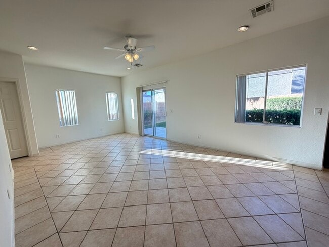 Photo - Carry Over Showing: This property has been shown before and will be rented to the first most qual...