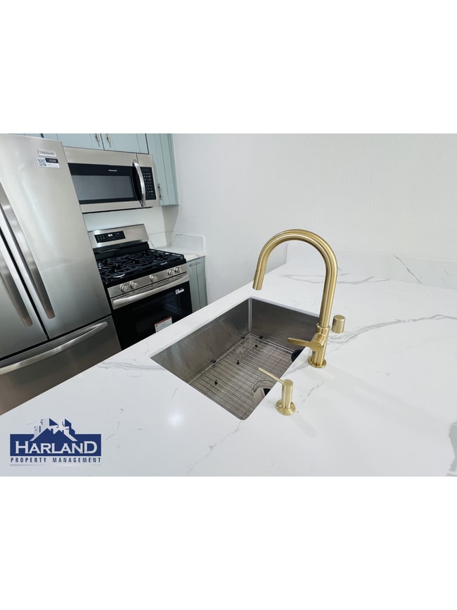 3845-3851 Menlo Avenue - 3851-