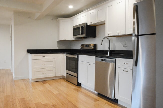 Photo - 548 Main St Unit 1