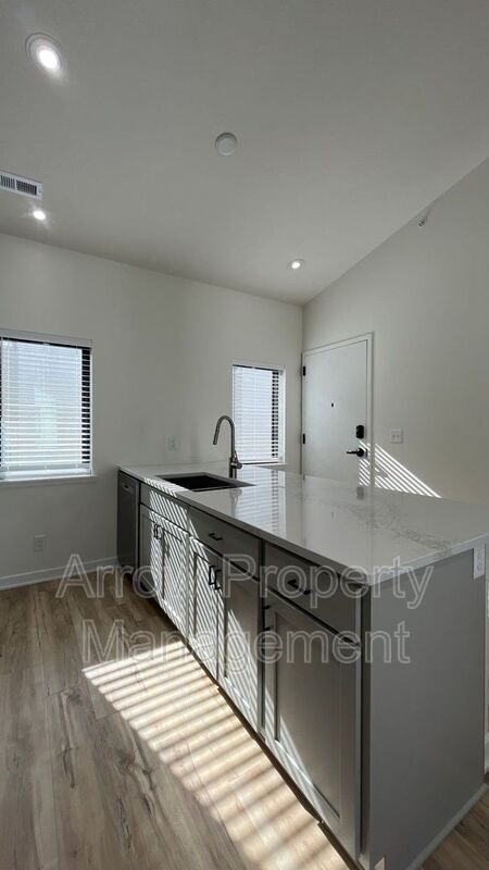 Photo - 2230 R St Unit 10