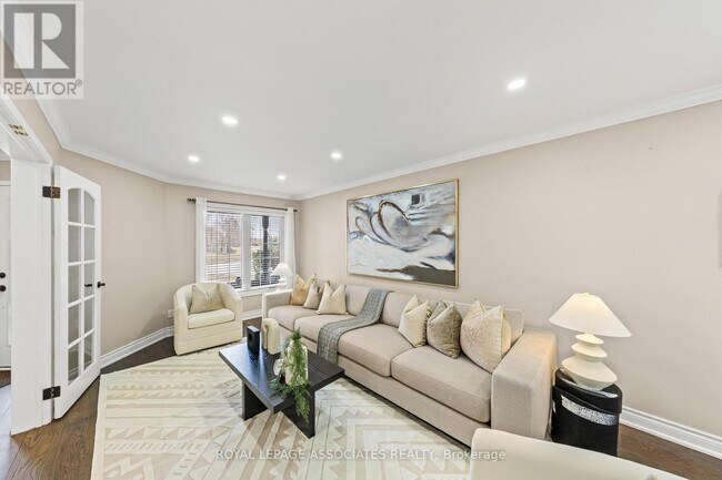 Photo - 33 Hutton Crescent