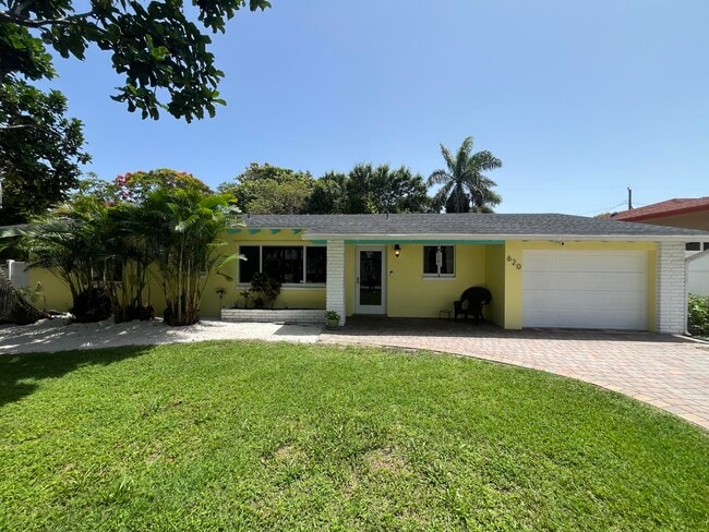 Photo - 620 NE 9th Ave
