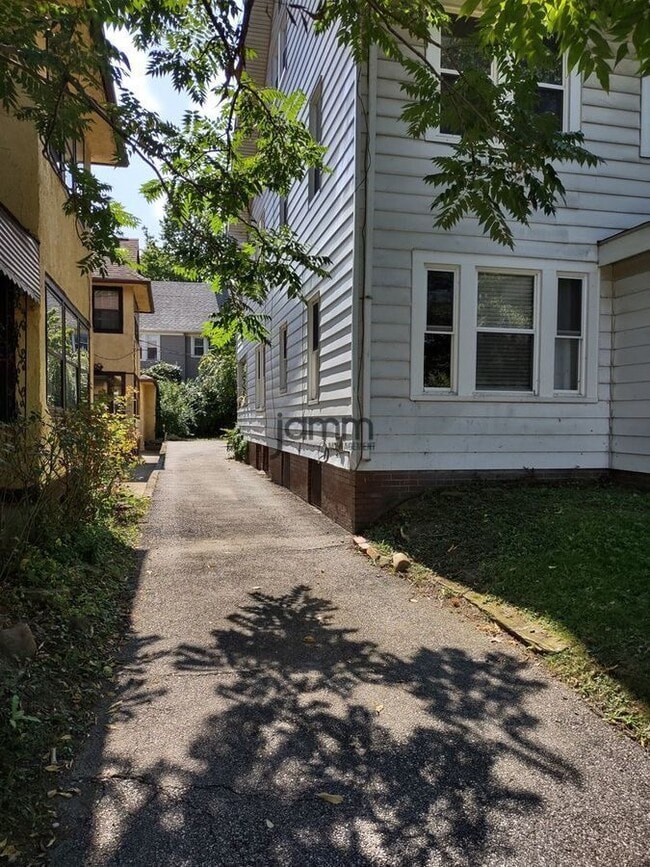 Photo - 10407 Clifton Blvd Unidad UPPER