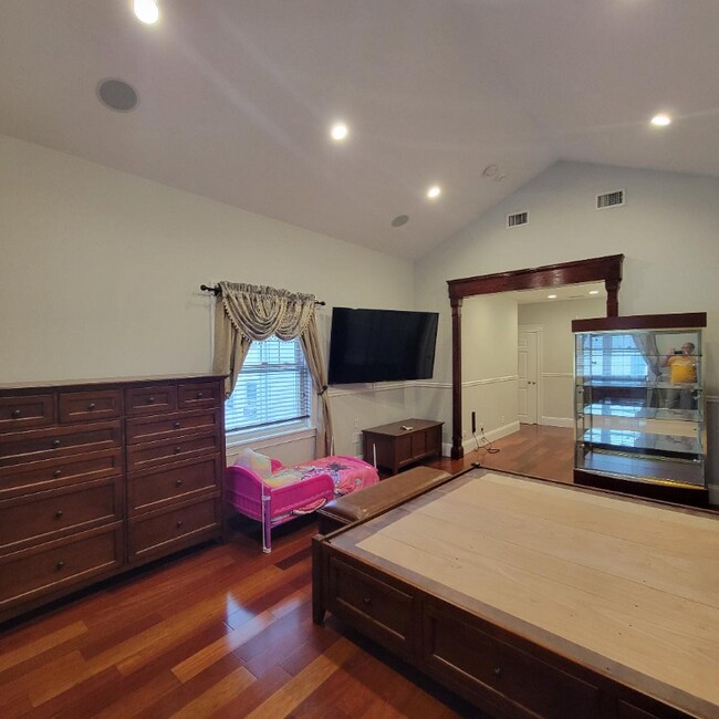 Photo - 713 Academy Ave Unit 2