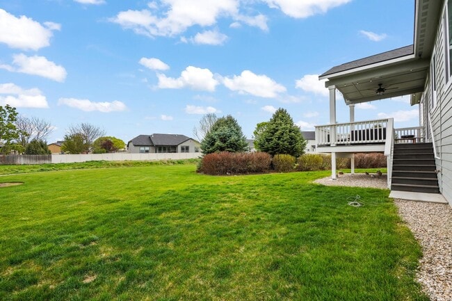 Photo - STUNNING 3bd/2ba Custom Home w/3 Car Garage on a Huge Lot!