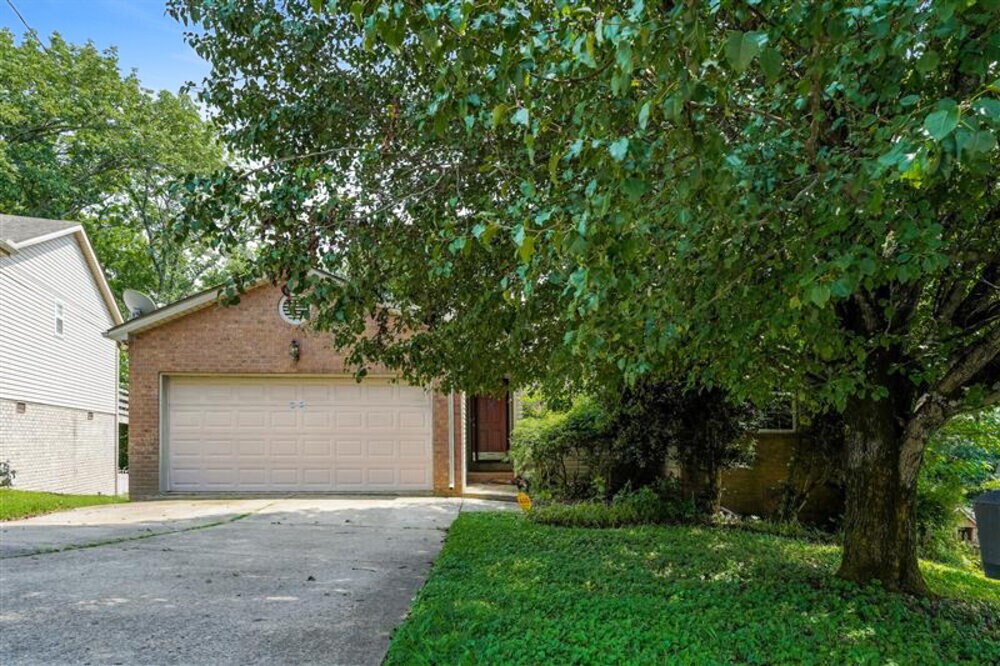 Photo - 136 Bradford Cir