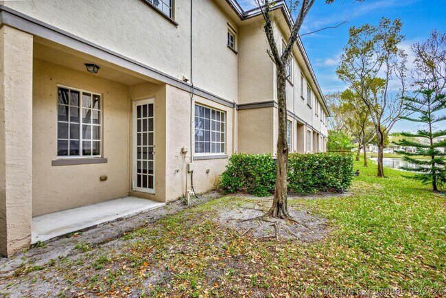 1302 Lucaya Dr