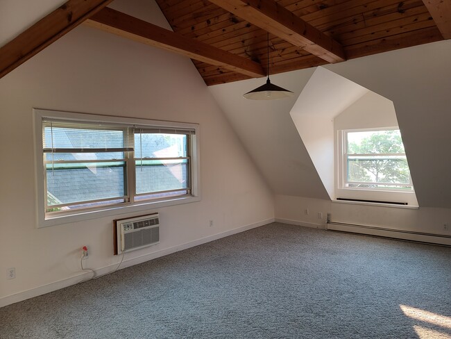 Photo - 729 E Gorham St Apartments Unit 3