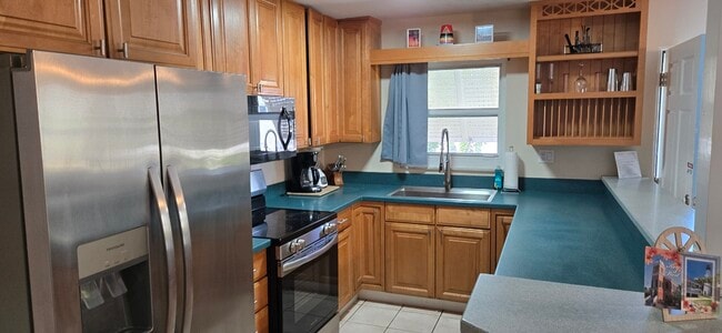 Building Photo - 1735 Bahama Dr