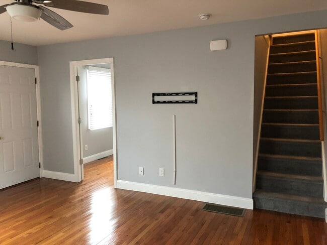 Family room 2 - 83 E 8th St