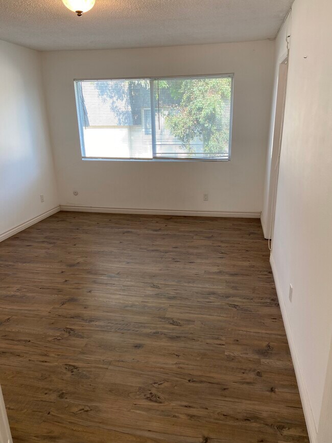 Photo - 19050 Kittridge St