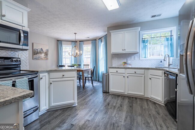 104 Kingston Pointe Dr