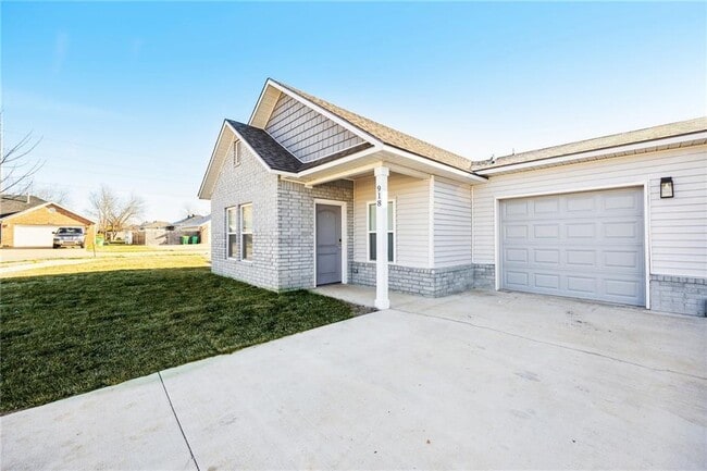 Photo - 811 Vly Oaks Ln