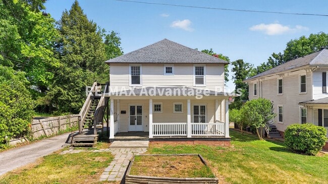 Building Photo - 106 Grove St Unit B