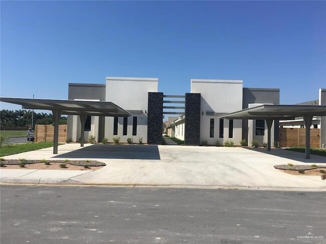 Building Photo - 2011 Stardust Ln Unit 4