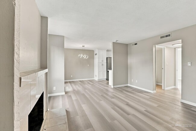 16 Greenview Ln