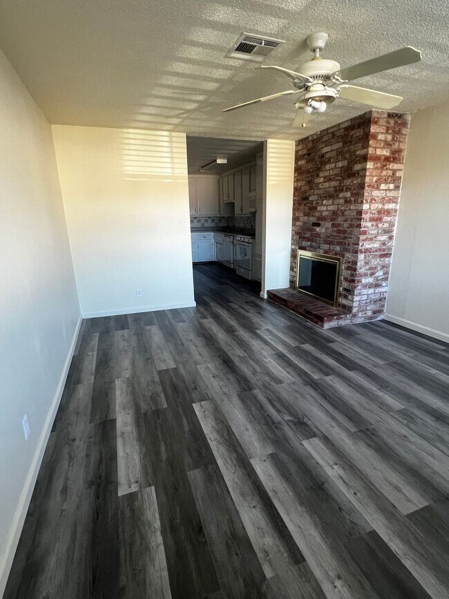 Photo - 5335-37 CASTLE STREET Unit 5335 CASTLE STREET