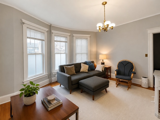 Building Photo - 67 Thorndike St Unit 1