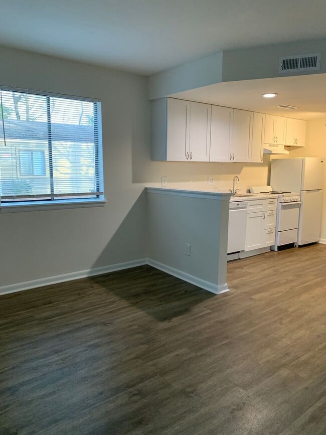 Photo - 4752 Seahawk Ct Unit B-1