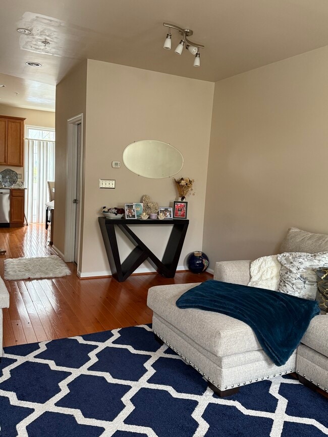 LivingRoom - 130 Danbury St SW