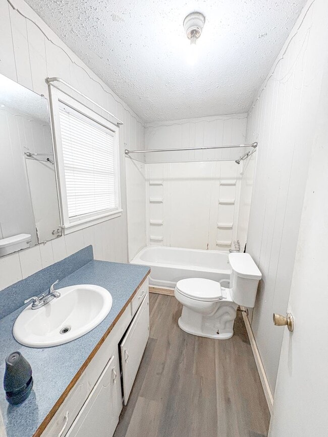 Photo - 3bedroom home with Large yard and Shop