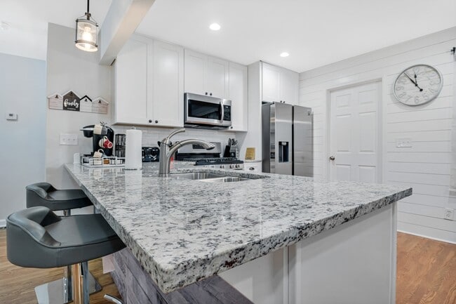 Photo - 1296 Diamond Ave SE