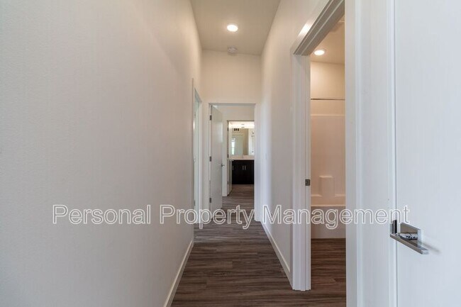 Photo - 1111 W Fourth Plain Blvd Unidad 301