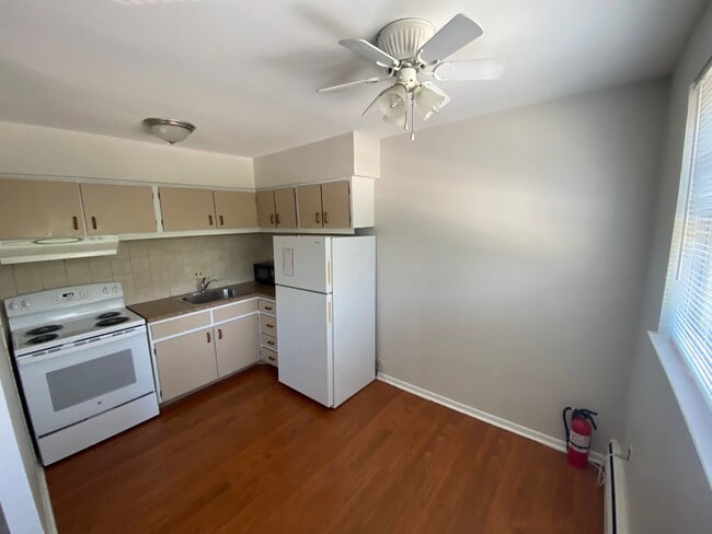 Eat In Kitchen - 335 E Lancaster Ave Unit # D-22