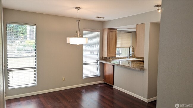 Dining area - 10819 NE 37th Pl Unit #107