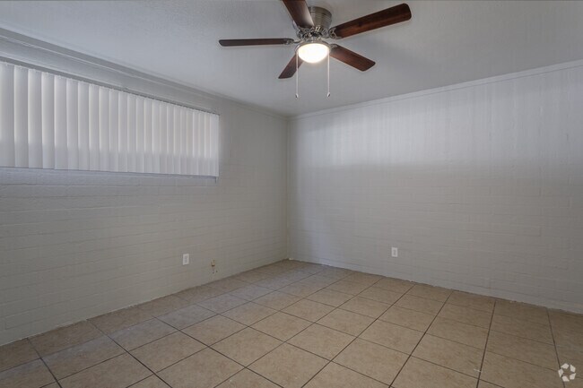 1BR, 1BA - 690 SF