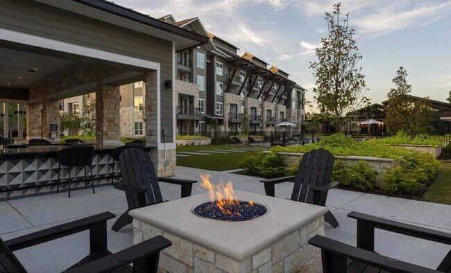 Photo - 8440 Creekside Green Dr Unidad b1