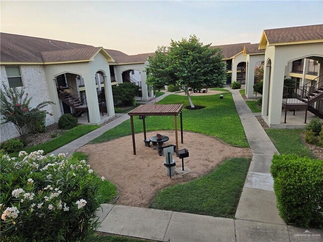 Photo - 2501 Hibiscus Ave Apartamento Unidad 32