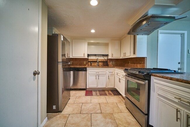 Photo - 14034 Utopia Dr