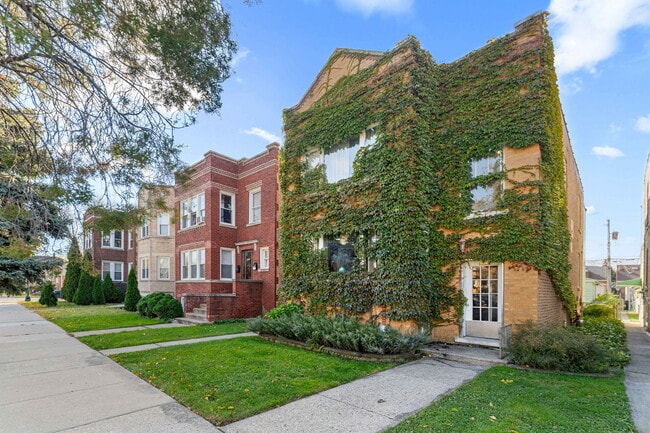 Photo - 6011 W Dakin St Unidad 2