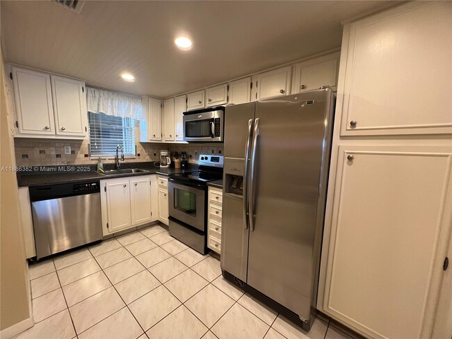 Building Photo - 3150 W Rolling Hills Cir Unit 202