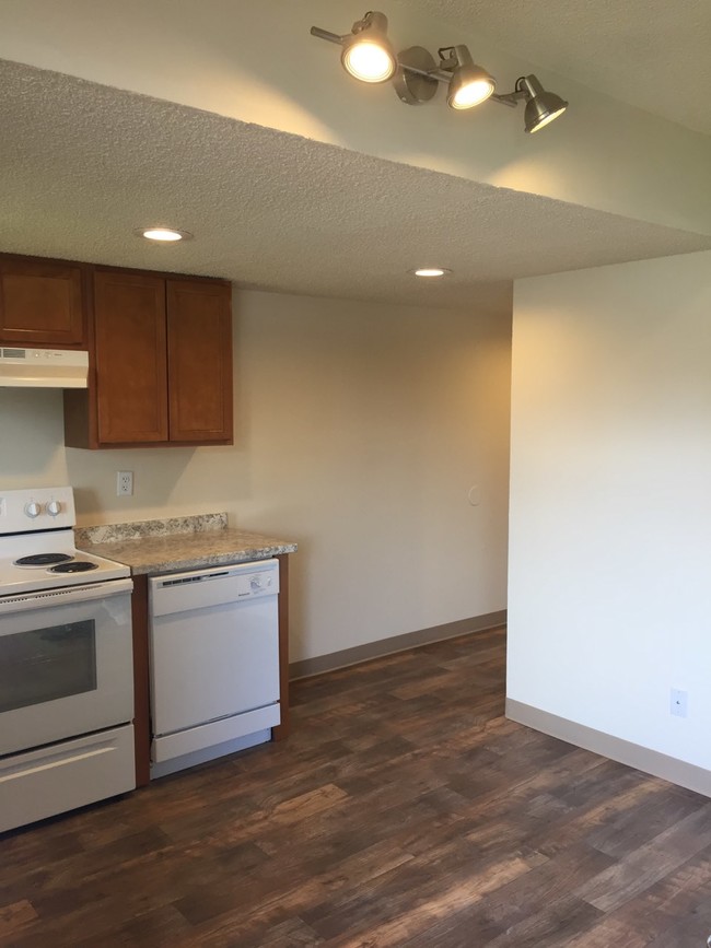 Alpine Village Apartments For Rent in Tumwater, WA ...