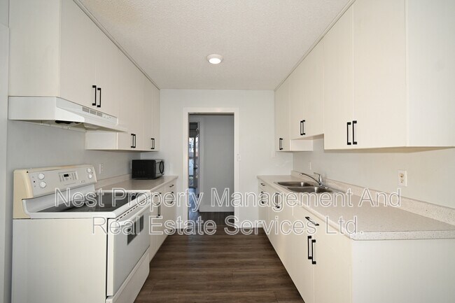 Photo - 282 Clarke Crescent Unit A