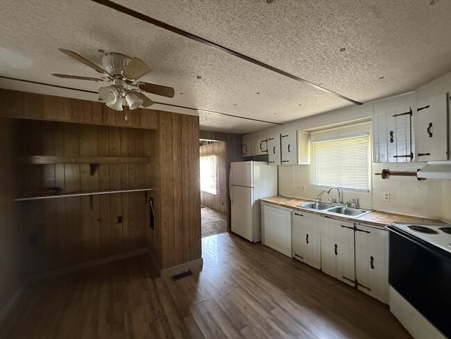 Photo - 441 Willow Run Rd