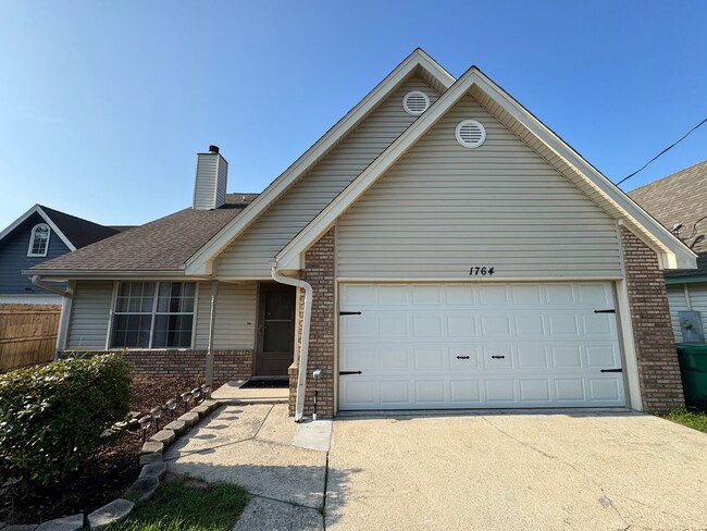 Charming 4-Bedroom Home with Bonus Loft in... - Charming 4-Bedroom Home with Bonus Loft in...