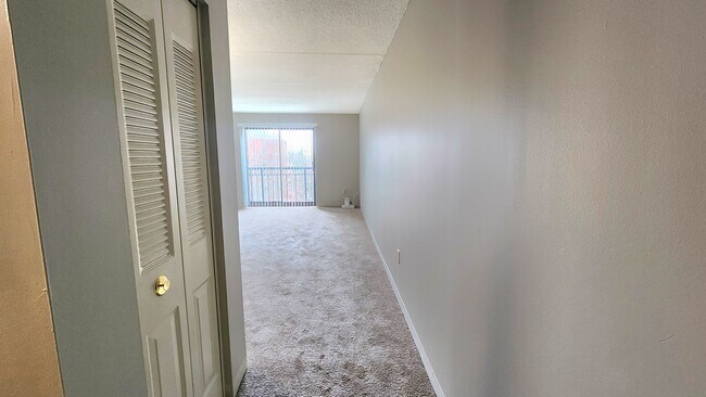 Photo - 65 North Point Dr Unidad 502