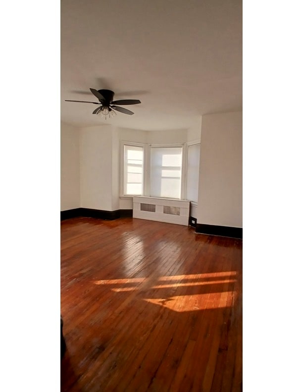 living room - 1720 Memorial Ave Unit Three